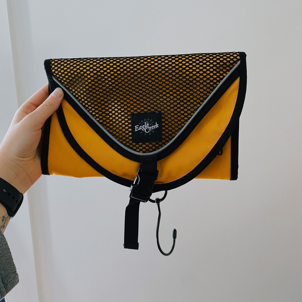 Travel hanging toiletry bag